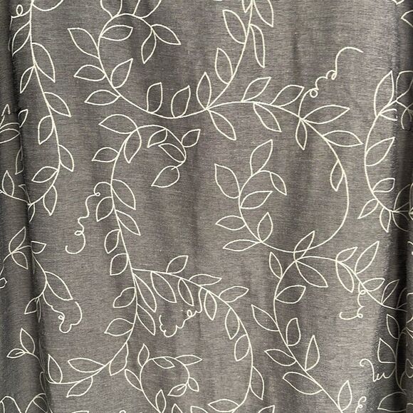 Maggy London Dress Size 6 Charcoal Gray w/leaf stitching. - Picture 4 of 7